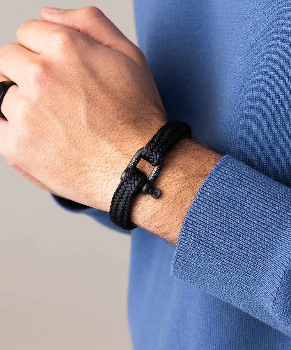 Gorgeous George Black | Black