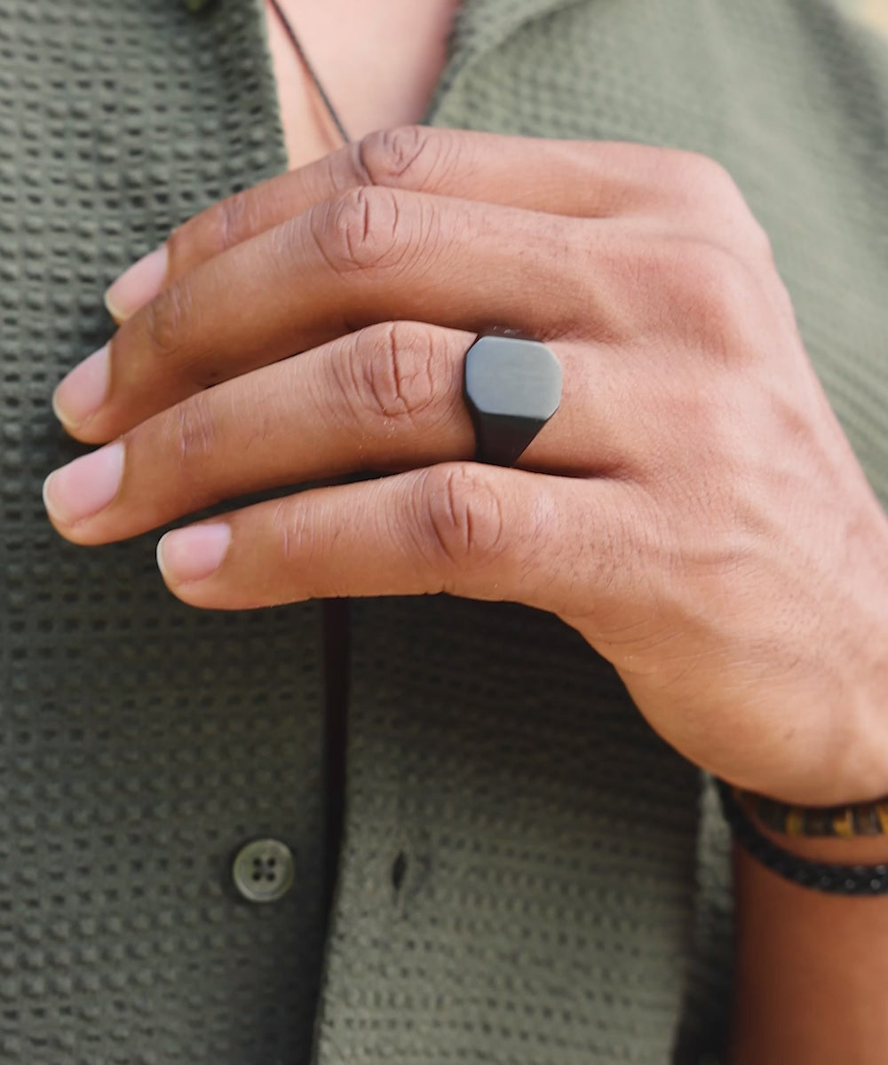 Signet Ring 16mm Classic Black  | Black